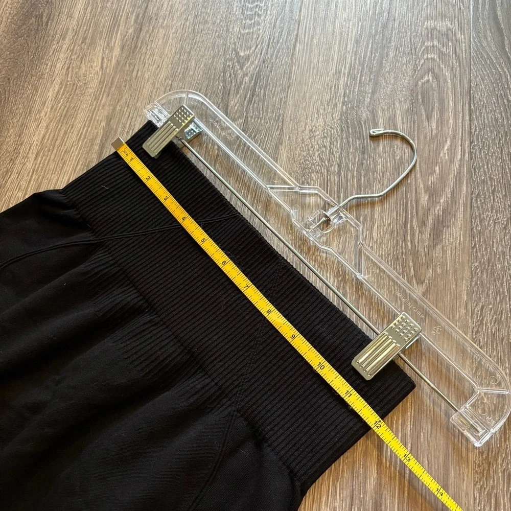 HALARA Soft Seamless Flow Ribbed High Waisted Tummy Control Yoga 7/8 Leggings - Picture 6 of 8